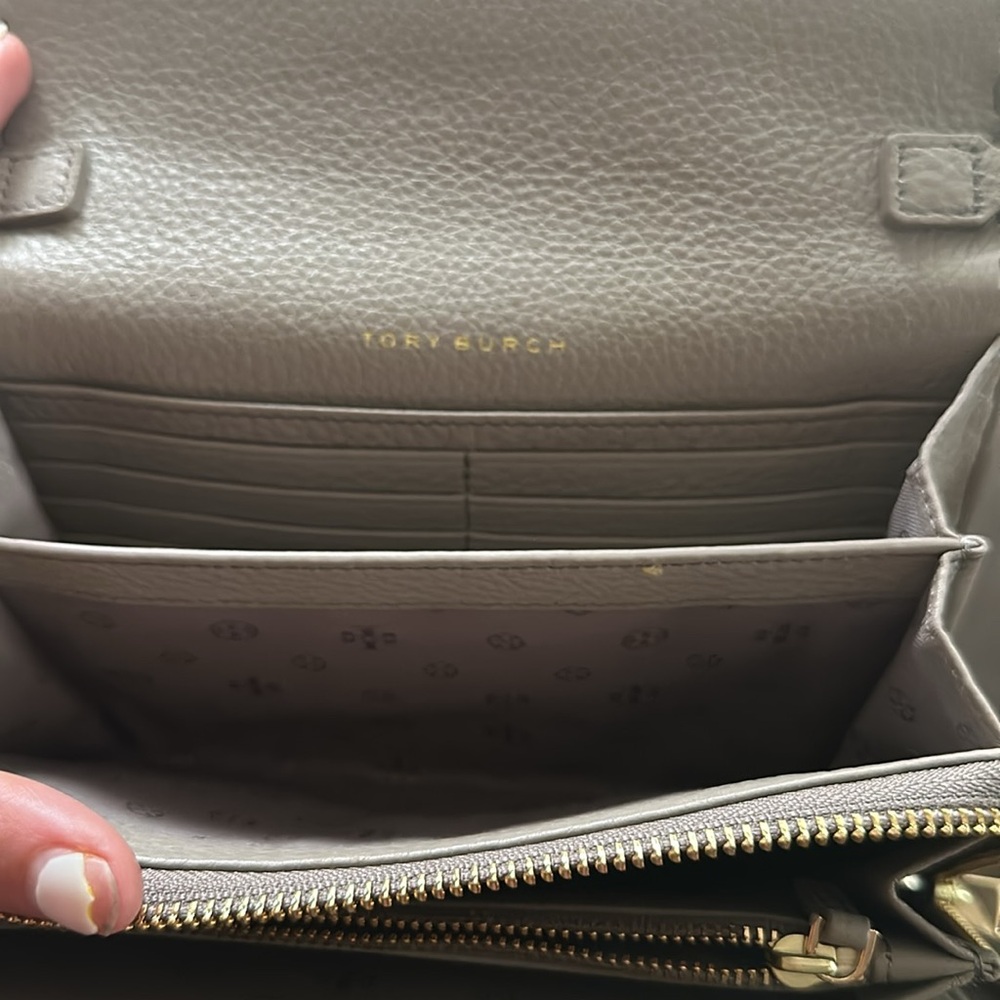 Tory Burch Cream and Tan Crossbody Bag with Whipstitch Detail - Picture 6 of 7